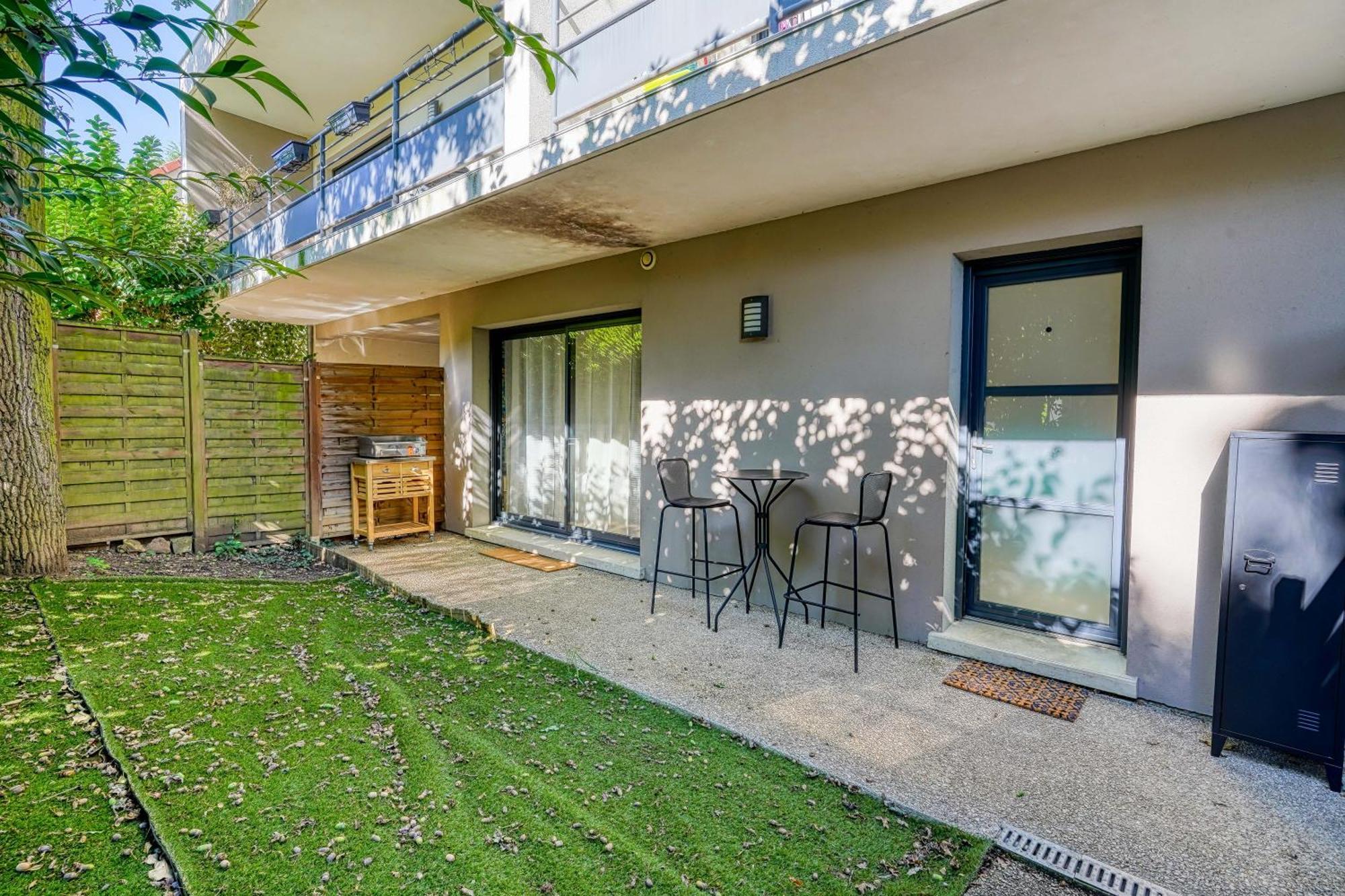 Superbe Studio Avec Terrasse Brunoy エクステリア 写真